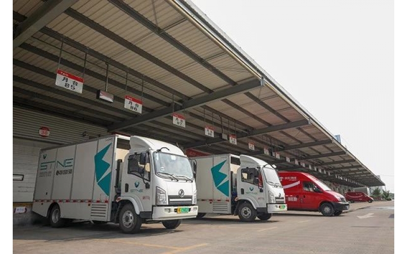 物流運輸來看老板用手機GPS定位系統來管理整個車隊